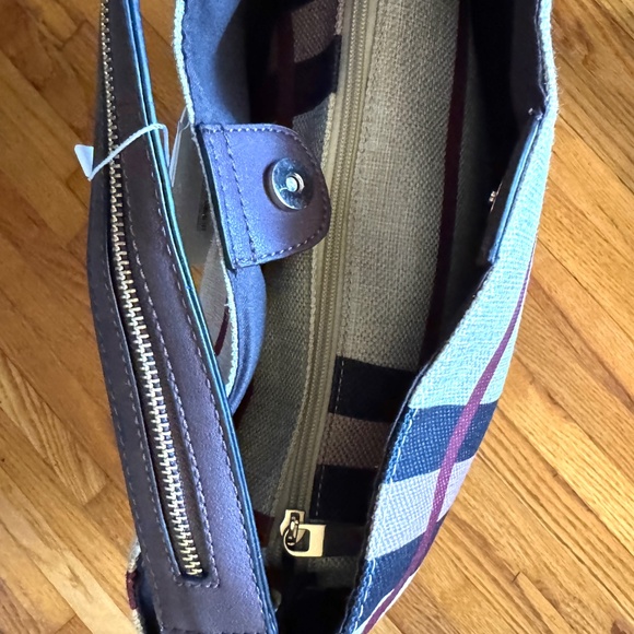 Burberry vibes!  Yet fits a budget! - Picture 4 of 7